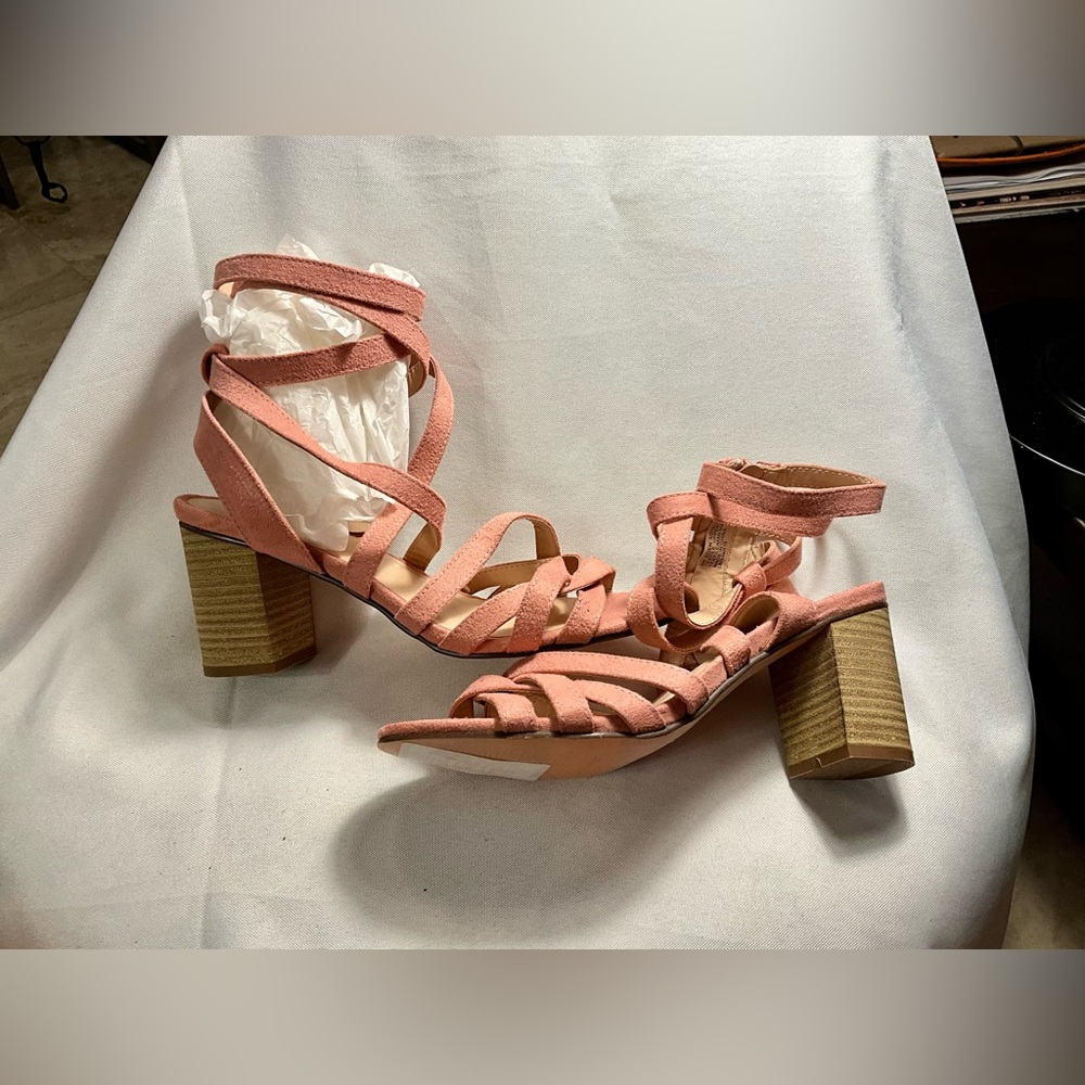 NWT XOXO Gladiator Strappy 2” Heel Sandal Pink Suede Zip Side Size 6m